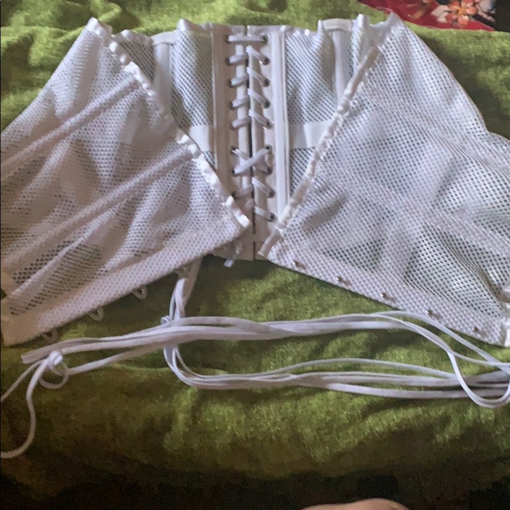 White underbust corset - corset story